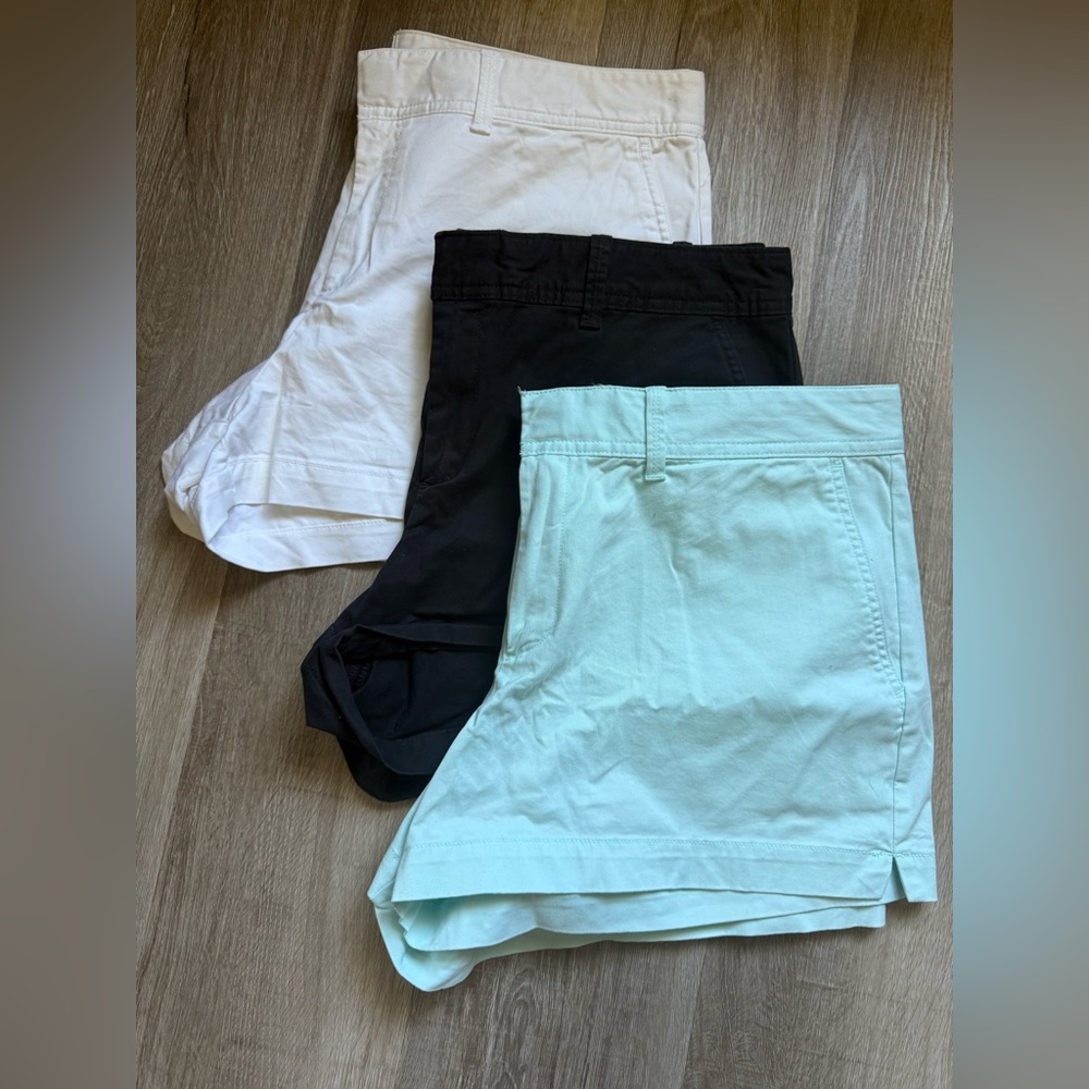 Gap Women’s 3-Pack Casual Shorts - White, Black, Light Green